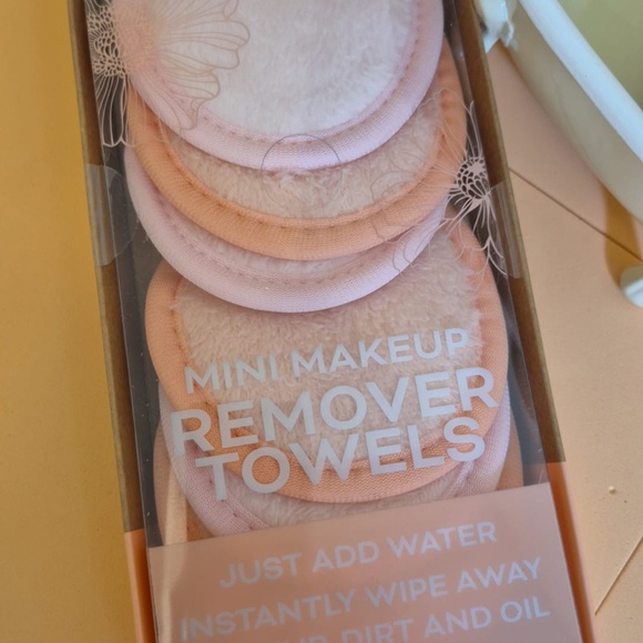 Set of Makeup Removers (Cloths & Towels) - Picture 3 of 3